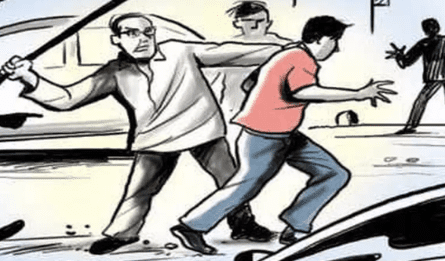 ಬಟ್ಟೆ ವ್ಯಾಪಾರ ಮಾಡಲು ಮನೆಗೆ ಬಂದ ಮೂವರು ಹಿಂದಿ ಭಾಷಿಕರಿಗೆ   ಸ್ಥಳೀಯರಿಂದ ಧರ್ಮದೇಟು