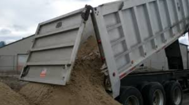 ಬೆಳ್ತಂಗಡಿ : ಅಕ್ರಮ ಮರಳು ಸಾಗಾಟ; ಮರಳು ಸಹಿತ ವಾಹನ ಪೊಲೀಸ್ ವಶ..!