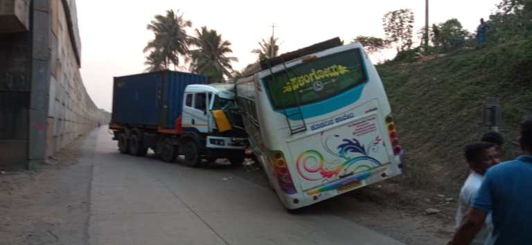 ಕಡಬ : ನೆಲ್ಯಾಡಿಯಲ್ಲಿ ಮದುವೆ ಬಸ್ ಅಪಘಾತ, ಹಲವರಿಗೆ ಗಂಭೀರ ಗಾಯ..!