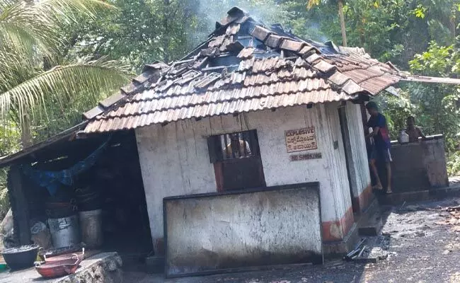 ಕಾರ್ಕಳದಲ್ಲಿ ಸುಡುಮದ್ದು ಘಟಕ ಸಿಡಿದು ಇಬ್ಬರಿಗೆ ಗಾಯ