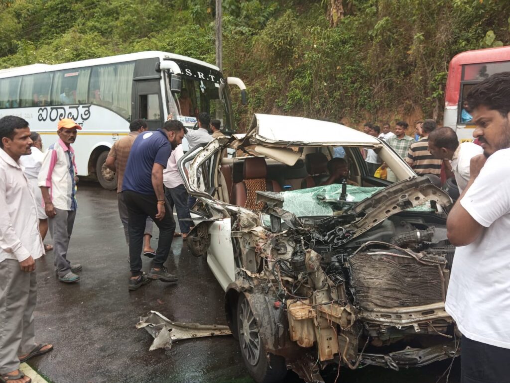 ಪೆರಾಜೆ ಸಮೀಪ ಕಲ್ಚೆರ್ಪೆಯಲ್ಲಿ ಕಾರು ಮತ್ತು ಐರಾವತ ಬಸ್ ಡಿಕ್ಕಿ : ಕಾರಿನಲ್ಲಿದ್ದ ಮೂವರು ಗಂಭೀರ ಗಾಯ.
