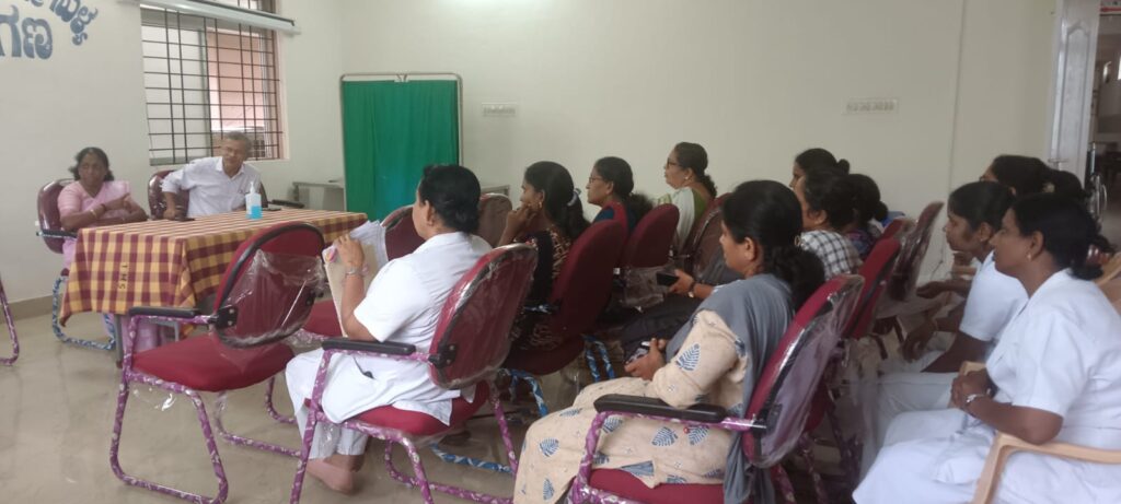 ಸುಳ್ಯ ತಾಲೂಕು ಆಸ್ಪತ್ರೆಯಲ್ಲಿ ಸಿಬ್ಬಂದಿಗಳ ಸಭೆ ನಡೆಸಿದ ಶಾಸಕರು.ಪ್ರಸೂತಿ ತಜ್ಞ ವೈದ್ಯರಿಂದ ಕಿರುಕುಳ ಮನ ಬಿಚ್ಚಿ ಮಾತನಾಡಿದ ಶುಶ್ರೂಷಕಿಯರು.