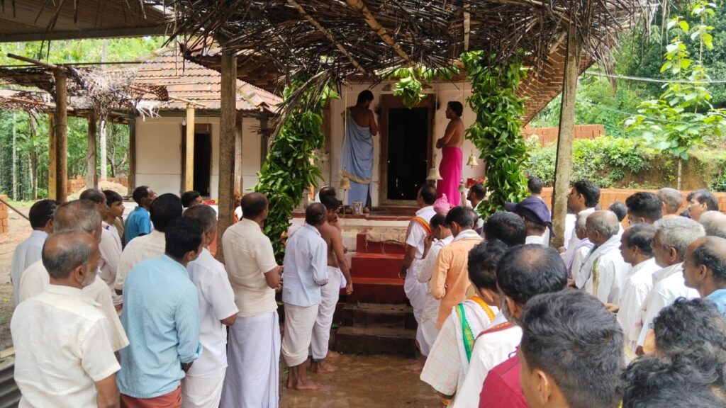 ಬಜಪ್ಪಿಲ ಕ್ಷೇತ್ರ ಜೀರ್ಣೋದ್ಧಾರ : ಅನುಜ್ಞಾ ಕಲಶ :ಜೂ.9ರಂದು ಭೂಮಿ ಪೂಜೆ ಹಾಗೂ ಕುತ್ತಿ ಹಾಕುವ ಕಾರ್ಯ