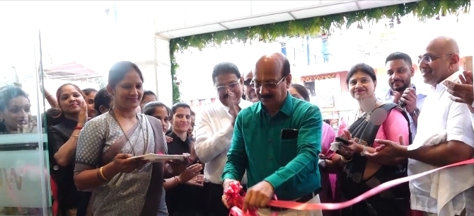 ಎಂ.ಸಂಜೀವ ಶೆಟ್ಟಿ’ ಸಾರೀಸ್ & ರೆಡಿಮೇಡ್ಸ್ | ನೂತನ ಮಳಿಗೆ ಪುತ್ತೂರಿನ ದರ್ಬೆ ವೃತ್ತದ ಬಳಿ ಶುಭಾರಂಭ.