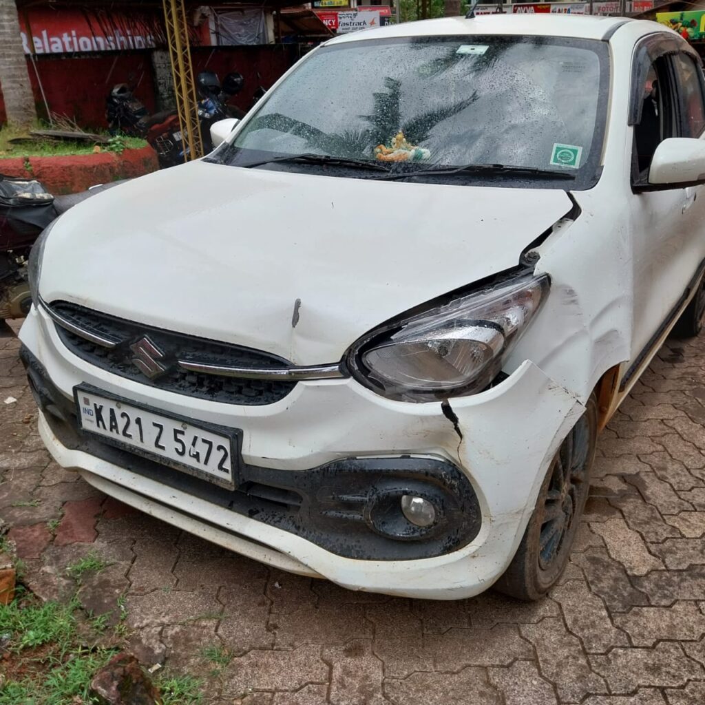 ಶೋರೂಮಿನಿಂದ ತಂದು ಗಾಂಧಿನಗರದಲ್ಲಿ ನಿಲ್ಲಿಸಿದ್ದ ಹೊಸ ಆಟೋ ರಿಕ್ಷಕ್ಕೆ ಕಾರು ಡಿಕ್ಕಿ : ವಾಹನ ಜಖಂ