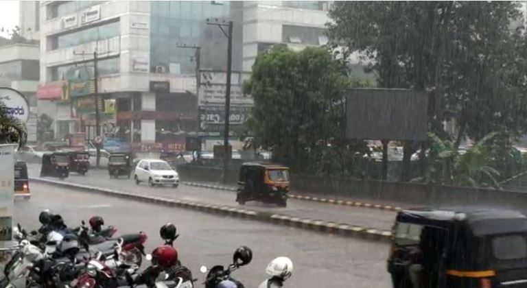 ಬೆಳ್ತಂಗಡಿ, ಬಂಟ್ವಾಳದಲ್ಲಿ  ಭಾರೀ ಮಳೆ: ತಾಲೂಕಿನ ಎಲ್ಲಾ ಶಾಲೆಗಳಿಗೆ ರಜೆ ಘೋಷಣೆ