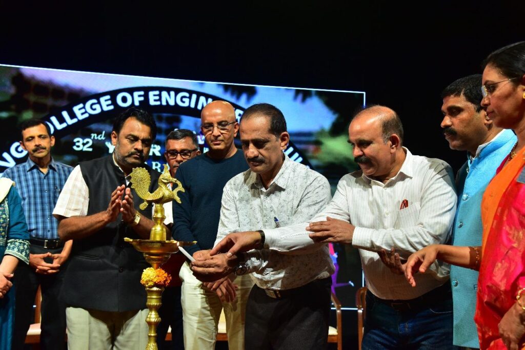 ಕೆ.ವಿ.ಜಿ ಇಂಜಿನಿಯರಿಂಗ್ ಕಾಲೇಜಿನ 1992 ಬ್ಯಾಚ್‌ನ ಹಳೆ ವಿದ್ಯಾರ್ಥಿಗಳ ಸಮ್ಮಿಲನ.