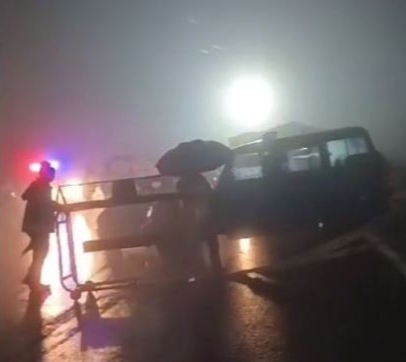 ಮಡಿಕೇರಿ ಘಾಟ್ ನಲ್ಲಿ ಬಾಕಿಯಾದ ನೂರಾರು ವಾಹನ ಮಧ್ಯರಾತ್ರಿ ಪೊಲೀಸ್ ಎಸ್ಕಾರ್ಟ್ ಕಣ್ಗಾವಲಲ್ಲಿ ಸುರಕ್ಷಿತ ಸಂಚಾರ  :ಮಾರ್ಗ ಮಧ್ಯೆ  ಬಾಕಿಯಾದ ಪ್ರಯಾಣಿಕರಿಗೆ ಆಪತ್ಬಾಂಧವರಾದ ಸ್ಪೀಕರ್ ಯು.ಟಿ. ಖಾದರ್..!