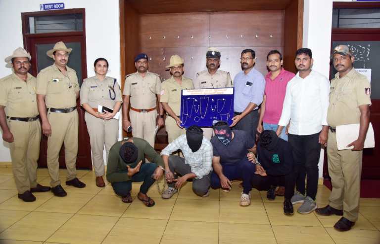 ದುಬೈನಲ್ಲಿ ಕೆಲಸ ಎಂದು ಮನೆಯವರು ಊರವರನ್ನು ನಂಬಿಸಿದ್ದ ಇವರು ಮಾಡುತ್ತಿದ್ದದ್ದು ಮಂಗಳೂರಿನಲ್ಲಿ ಕಳ್ಳತನದ ದಂಧೆ :ನಟೋರಿಯಸ್ ಕಳ್ಳರ ಬಂಧನ..! 