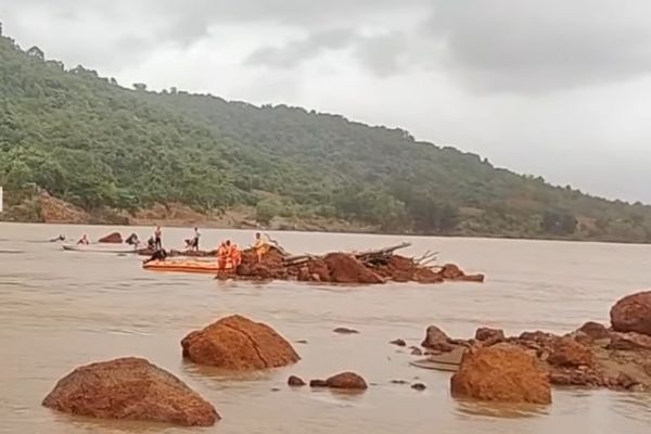 ಶಿರೂರು ಗುಡ್ಡಕುಸಿತ ದುರಂತ – ಶೋಧ ಕಾರ್ಯಾಚರಣೆ ಸ್ಥಗಿತಗೊಳಿಸಿದ ಜಿಲ್ಲಾಡಳಿತ.