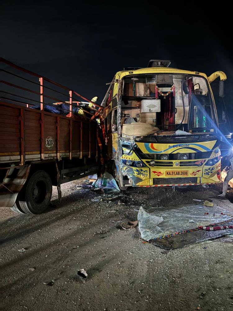 ಉಪ್ಪಿನಂಗಡಿ: ಖಾಸಗಿ ಬಸ್  ಮತ್ತು   ಲಾರಿ  ಢಿಕ್ಕಿ: ಲಾರಿ ಚಾಲಕ ಮೃತ್ಯು: ಹಲವರಿಗೆ ಗಾಯ