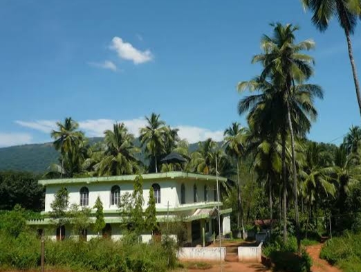 ಮದ್ಯ ರಾತ್ರಿ ಎಲಿಮಲೆ ಮಸೀದಿ ಆವರಣಕ್ಕೆ ನುಗ್ಗಿ ಮಸೀದಿಯಲ್ಲಿದ್ದ ವಿದ್ಯಾರ್ಥಿಗಳಿಗೆ ಬೆದರಿಕೆ ಆರೋಪ