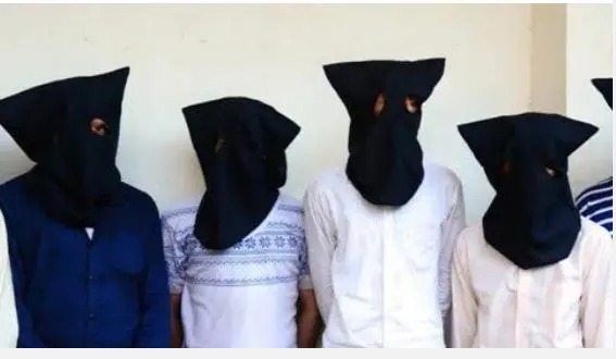 ಒಂಟಿ ಮಹಿಳೆಗೆ ಮೆಣಸಿನ ಪುಡಿ ಎರಚಿ, ಲಕ್ಷಾಂತರ ರೂಪಾಯಿ ದರೋಡೆ ಪ್ರಕರಣ- ನಾಲ್ವರು ಆರೋಪಿಗಳನ್ನು ವಶಕ್ಕೆ ಪಡೆದ ಪೊಲೀಸರು .