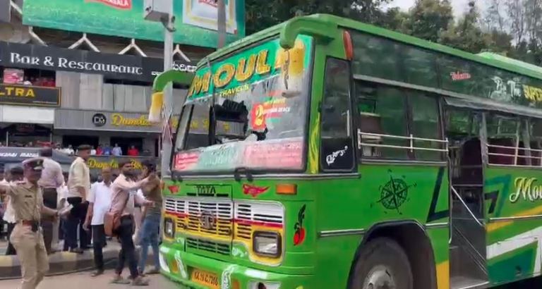 ಮಂಗಳೂರಿನಲ್ಲಿ ಹಿಂಸಾರೂಪ ಪಡೆದ ರಾಜ್ಯಪಾಲರ ವಿರುದ್ಧದ ಕಾಂಗ್ರೆಸ್ ಪ್ರತಿಭಟನೆ, ಬಸ್‌ಗೆ ಕಲ್ಲು ತೂರಾಟ, ಟೈರಿಗೆ ಬೆಂಕಿ..!