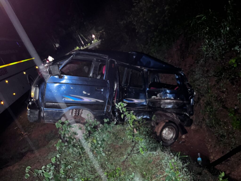 ಗೂನಡ್ಕಬಳಿ ಬಸ್ ಕಾರು ಅಪಘಾತ  ಮೂವರಿಗೆ ಗಾಯ