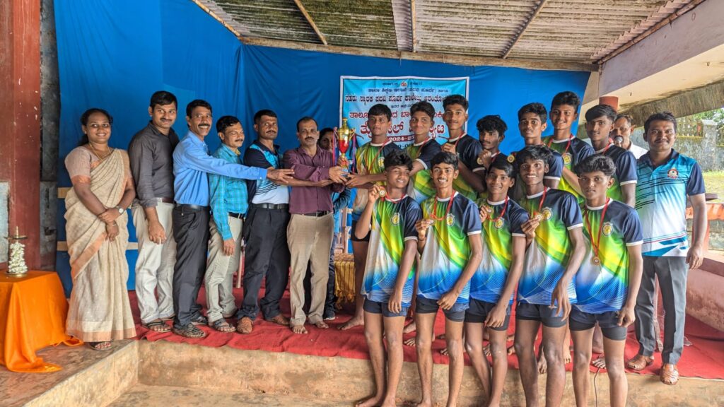 ಅರಂತೋಡು: ನೆಹರು ಸ್ಮಾರಕ ಪ.ಪೂ ಕಾಲೇಜು ಅರಂತೋಡು ಮತ್ತು ಕೆ ಎಸ್ ಗೌಡ ಪ.ಪೂ ಕಾಲೇಜು ನಿಂತಿಕಲ್ಲು ಜಿಲ್ಲಾ ಮಟ್ಟದ ತ್ರೋಬಾಲ್ ಪಂದ್ಯಾಟಕ್ಕೆ ಆಯ್ಕೆ.