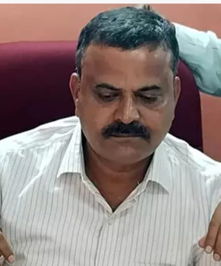 ಲಂಚಕ್ಕೆ ಪೀಡಿಸುತ್ತಿದ್ದ   ಕಿನ್ನಿಗೊಳಿ‌ ಪಟ್ಟಣ ಪಂಚಾಯತ್ ಮುಖ್ಯಾಧಿಕಾರಿ ಎಂ ಆರ್ ಸ್ವಾಮಿ ಲೊಕಾಯುಕ್ತ ಬಲೆಗೆ  : ಈ ಹಿಂದೆ ಸುಳ್ಯನಗರ ಪಂಚಾಯತ್  ಮುಖ್ಯಾಧಿಕಾರಿಯಾಗಿದ್ದ 