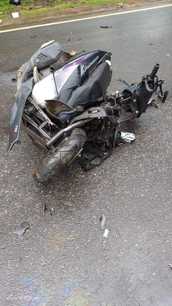 ಗೂನಡ್ಕ : ಕಂಟೈನರ್ ಲಾರಿ – ಸ್ಕೂಟಿ ನಡುವೆ ಅಪಘಾತ :ಚಿಂತಾಜನಕ ಸ್ಥಿತಿಯಲ್ಲಿ ಸ್ಕೂಟಿ ಸವಾರ ಆಸ್ಪತ್ರೆ ದಾಖಲು.