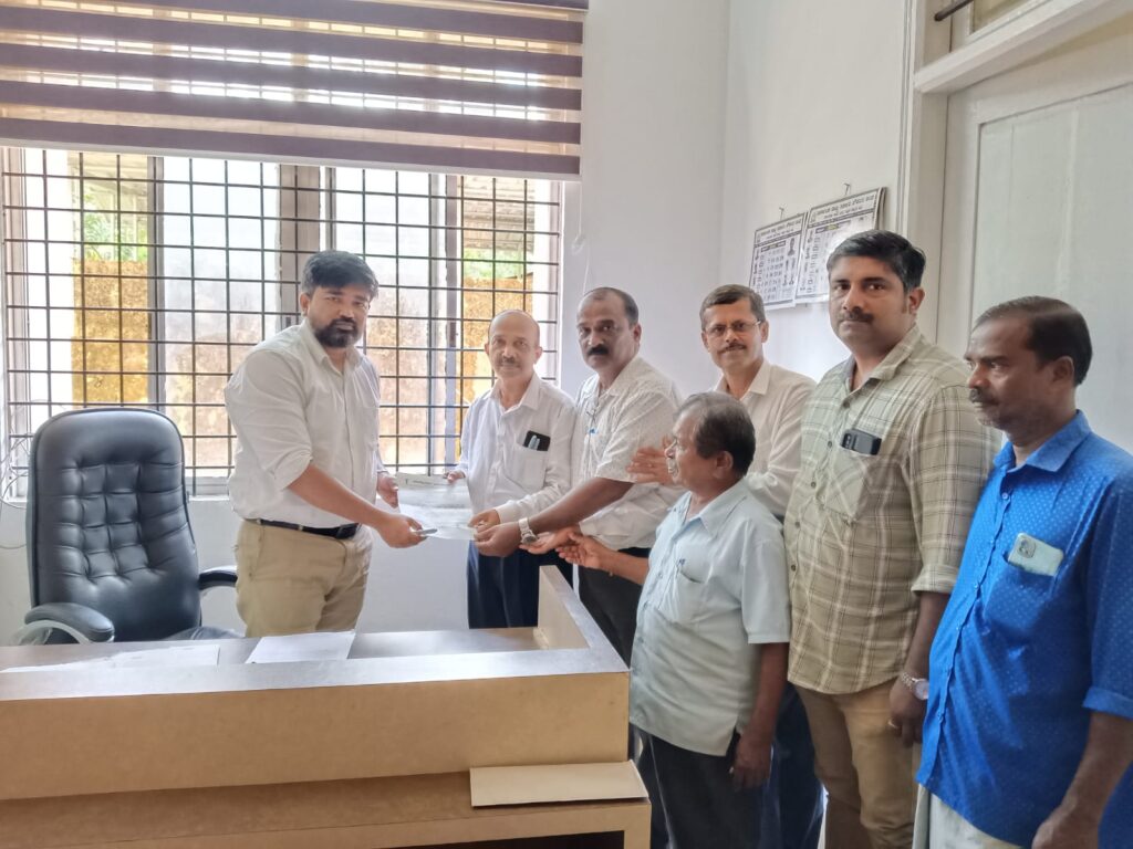 ಕೇಂದ್ರ ಮಂತ್ರಿ ಹೆಚ್ ಡಿ ಕುಮಾರಸ್ವಾಮಿಯ ನಿಂದನೆ ವಿರುದ್ದ ಸುಳ್ಯ ತಾಲೂಕು ಜನತಾದಳದ ವತಿಯಿಂದ ತಾಹಶೀಲ್ದಾರ್ ಗೆ ಮನವಿ: ಅಧಿಕಾರಿ ವಿರುದ್ಧ ಕಠಿಣ ಕ್ರಮಕ್ಕೆ ಆಗ್ರಹ.