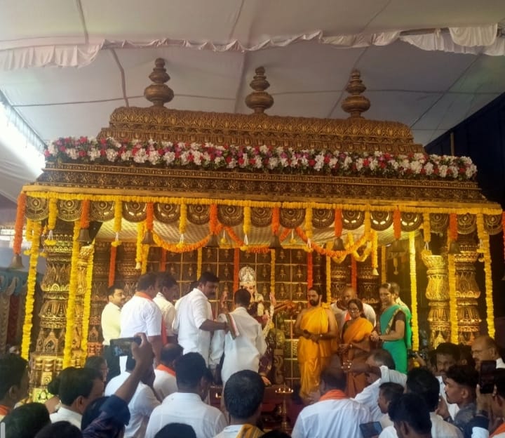 ಸುಳ್ಯ ಶ್ರೀ ಚೆನ್ನಕೇಶವ ದೇವಸ್ಥಾನದ ಮುಂಭಾಗದಲ್ಲಿ ಶ್ರೀ ಶಾರದಾ ದೇವಿಯ ಪ್ರತಿಷ್ಠೆ : ಇಂದಿನಿಂದ ಒಂಬತ್ತು ದಿನಗಳ ಕಾಲ ಸುಳ್ಯ ದಸರಾ ಉತ್ಸವ.