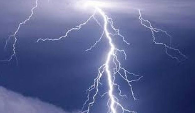 ಕಾರ್ಕಳ : ಸಿಡಿಲು ಬಡಿದು ಓರ್ವ ಬಾಲಕ ಸಹಿತ ಇಬ್ಬರಿಗೆ ಗಾಯ .