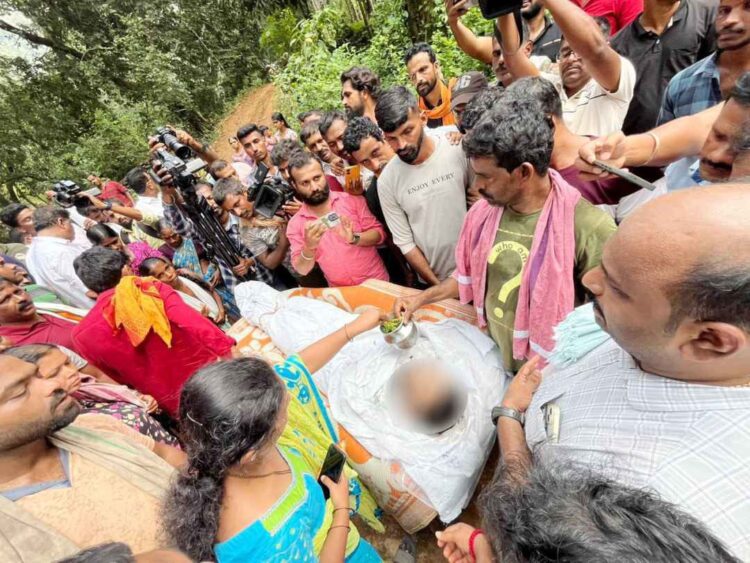 ಹುಟ್ಟೂರಲ್ಲಿ ನಕ್ಸಲ್ ವಿಕ್ರಂ ಗೌಡ ಅಂತ್ಯಕ್ರಿಯೆ 