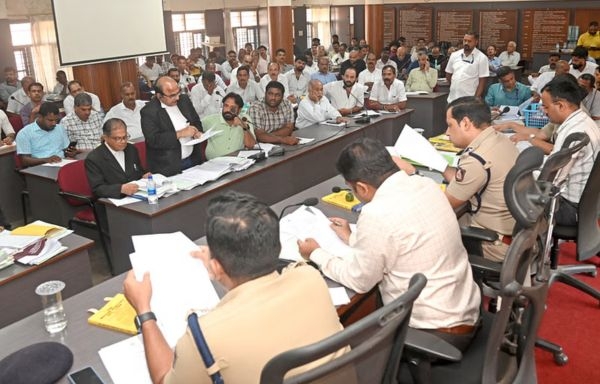 ಮಂಗಳೂರು – ಖಾಸಗಿ ಬಸ್ ಗಳಲ್ಲಿ ಚಾಲನೆ ವೇಳೆ ಬಾಗಿಲು ಮುಚ್ಚವುದು ಕಡ್ಡಾಯ – ಇಂದಿನಿಂದಲೇ ಜಾರಿ.