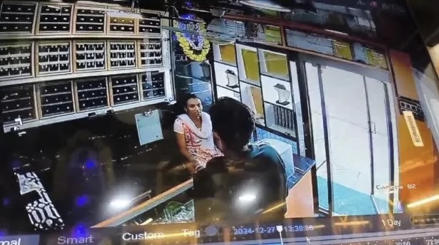 ಗ್ರಾಹಕನ ಸೋಗಿನಲ್ಲಿ ಬಂದು ಚಿನ್ನದ ಸರ ಎಗರಿಸಿ ಪರಾರಿಯಾದ ಕಳ್ಳ