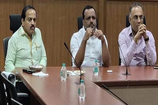 ಮಂಗಳೂರಿನ ಕರಾವಳಿ ಉತ್ಸವವನ್ನು ಅದ್ದೂರಿಯ ಜನಾಕರ್ಷಣೆಯ ಕಾರ್ಯಕ್ರಮವನ್ನಾಗಿಸುವಂತೆ ಸ್ಪೀಕರ್, ಉಸ್ತುವಾರಿ ಸಚಿವರ ಸೂಚನೆ