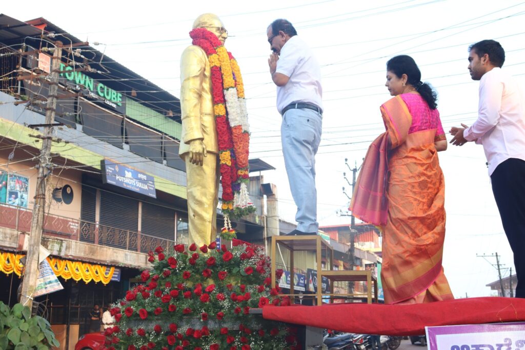 ಶಿಕ್ಷಣ ಬ್ರಹ್ಮ ಡಾ. ಕುರುಂಜಿ ವೆಂಕಟರಮಣ ಗೌಡರ 96ನೇ ಹುಟ್ಟುಹಬ್ಬ: ಅಕಾಡೆಮಿ ಆಫ್ ಲಿಬರಲ್ ಎಜ್ಯುಕೇಷನ್ ಕಮಿಟಿ ಬಿ ವತಿಯಿಂದ ಡಾ.ಕೆ.ವಿ.ಜಿ ಅವರ ಪುತ್ಥಳಿಗೆ ಪುಷ್ಪ ನಮನ.