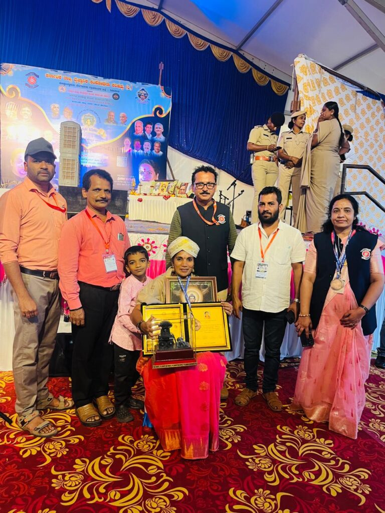 ಡಾ. ಅನುರಾಧಾ ಕುರುಂಜಿಯವರಿಗೆ “ಚೈತನ್ಯ ಶ್ರೀ- 2024” ಪ್ರಶಸ್ತಿ ಪ್ರದಾನ | ನಟಿ ಉಮಾಶ್ರೀಯವರಿಂದ ಪ್ರಶಸ್ತಿ ಪ್ರದಾನ | ಪ್ರಥಮ ಬಾರಿಗೆ ಕೊಡ ಮಾಡಿದ ಪ್ರಶಸ್ತಿಯನ್ನು ಸ್ವೀಕರಿಸಿದ ದ.ಕ ಜಿಲ್ಲೆಯ ಪ್ರಥಮ ಮಹಿಳಾ ಸಾಧಕಿ