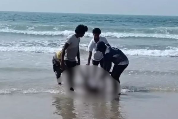 ಸುರತ್ಕಲ್ : ಬೀಚ್ ನಲ್ಲಿ ಸ್ನಾನಕ್ಕಿಳಿದ ಮೂವರು ವಿಧ್ಯಾರ್ಥಿಗಳು ಸಮುದ್ರಪಾಲು