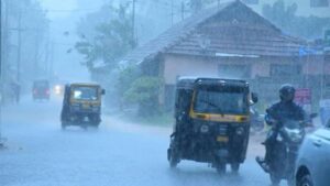 ತಡವಾಗಿ ರಜೆ ಘೋಷಿಸಿದ ತಾಲ್ಲೂಕು ಆಡಳಿತ ಶಾಲೆಗೆ ಹೊರಟ ಮಕ್ಕಳು ಅರ್ಧದಲ್ಲೇ ಮನೆಗೆ.