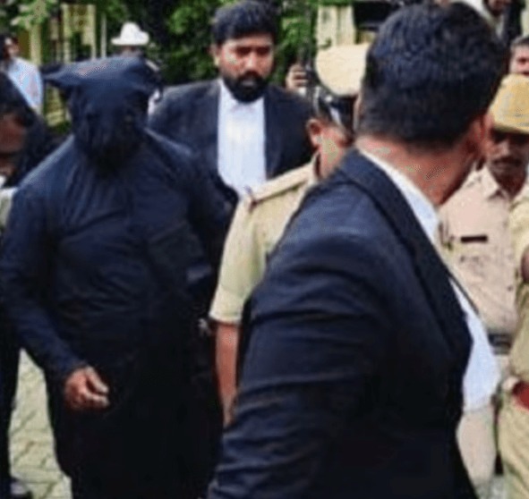 ಧರ್ಮಸ್ಥಳ ತೆಲೆಬುರುಡೆ ಪ್ರಕರಣ: 8 ಗಂಟೆಗಳ ಎಸ್‌ಐಟಿ ವಿಚಾರಣೆ, ಮುಸುಕುಧಾರಿ ವ್ಯಕ್ತಿ ಅಜ್ಞಾತ ಸ್ಥಳಕ್ಕೆ