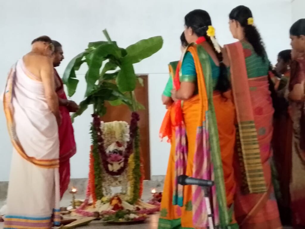 ಶ್ರೀ ಶಾರದಾರಾಮ ಸೇವಾ ಪ್ರತಿಷ್ಠಾನ (ರಿ )ಬಯಂಬು ಅಜ್ಜಾವರ ಇದರ ಆಶ್ರಯದಲ್ಲಿ,ಶ್ರೀ ವರಮಹಾಲಕ್ಷ್ಮಿ ಪೂಜಾ ಸಮಿತಿ ಅಜ್ಜಾವರ ಇದರ ವತಿಯಿಂದ 15ನೇ ವರ್ಷದ ಸಾಮೂಹಿಕ ಶ್ರೀವರಮಹಾಲಕ್ಷ್ಮಿ ಪೂಜೆ
