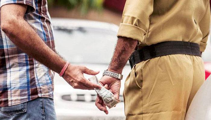 ಕರ್ನಾಟಕ ಹೆದ್ದಾರಿ ಲಂಚ ದಂಧೆ: ಚಾಲಕರಿಂದ ₹500 ಬೇಡಿಕೆ – “ಇದು ನಮ್ಮ ನಿಯಮ” ಎಂದ ಅಧಿಕಾರಿ