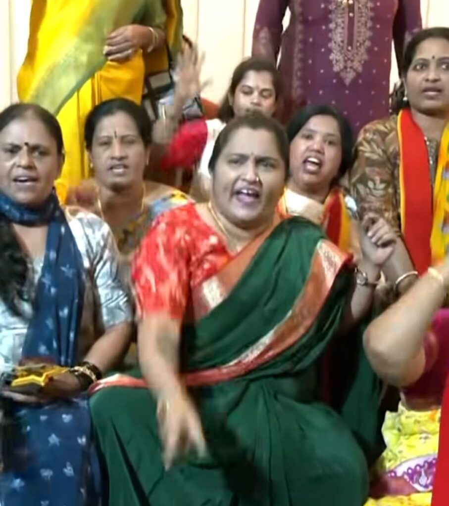 ಕನ್ನಡಕ್ಕೆ ಅನ್ಯಾಯ ಬೇಡ: ಹಿಂದಿ ದಿನಾಚರಣೆ ವೇದಿಕೆಯ ಬ್ಯಾನರ್ ಕೆಳಗಿಳಿಸಿದ ಕನ್ನಡ ಪರ ಹೋರಾಟಗಾರರು