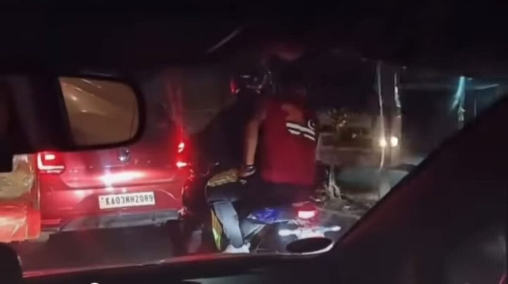 ವಿವಾದಾತ್ಮಕ ಟೀ-ಶರ್ಟ್ ಧರಿಸಿ ನಗರದಲ್ಲಿ ಓಡಾಡಿದ ವ್ಯಕ್ತಿ: ಸಾಮಾಜಿಕ ಜಾಲತಾಣಗಳಲ್ಲಿ ಆಕ್ರೋಶ