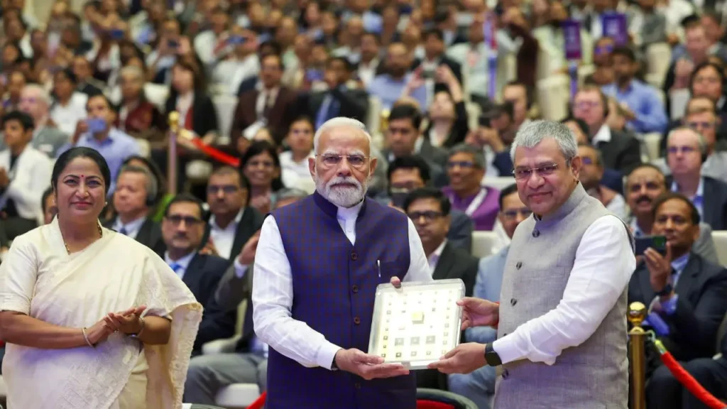 ಭಾರತದ ಮೊದಲ ಸ್ವದೇಶಿ ವಿಕ್ರಮ್-32 ಬಿಟ್ ಪ್ರೊಸೆಸರ್ ಚಿಪ್ ಅನಾವರಣ – ಪ್ರಧಾನಿ ಮೋದಿಗೆ ಐಟಿ ಸಚಿವ ಅಶ್ವಿನಿ ವೈಷ್ಣವ್ ಹಸ್ತಾಂತರ