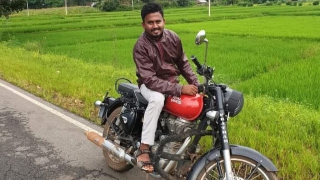 ಶಿವಮೊಗ್ಗದಲ್ಲಿ ರಸ್ತೆ ಗುಂಡಿ ತಪ್ಪಿಸಲು ಹೋಗಿದ್ದ ಯುವಕ ಬೈಕ್ ಅಪಘಾತದಲ್ಲಿ ಸಾವು – ಸಾರ್ವಜನಿಕರಲ್ಲಿ ಆಕ್ರೋಶ