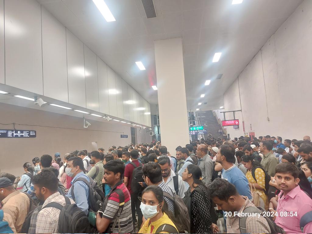 ದೀಪಾವಳಿ ರಜೆಯ ಬಳಿಕ ಬೆಂಗಳೂರಿಗೆ ಜನರ ಹರಿವು; ಮೆಟ್ರೋ ನಿಲ್ದಾಣಗಳಲ್ಲಿ ಭಾರೀ ಗುಂಪು!