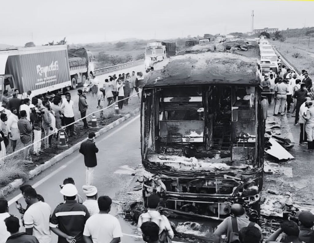 ಕರ್ನೂಲ್ ಬಸ್ ದುರಂತ: ಹಲವು ಮಂದಿ ಸಾವನ್ನಪ್ಪಿದ ಹೃದಯವಿದ್ರಾವಕ ಘಟನೆ
