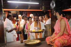 ಕುರುಂಜಿ ವೆಂಕಟ್ರಮಣ ಗೌಡರ ಸುಪುತ್ರ ಡಾ| ರೇಣುಕಾ ಪ್ರಸಾದ್ ಕೆ.ವಿ ಅವರಿಂದ ತೊಡಿಕಾನ ದೇವಸ್ಥಾನಕ್ಕೆ ಚಿನ್ನದ ತ್ರಿನೇತ್ರ, ಬೆಳ್ಳಿಯ ಕವಚ ಸಮರ್ಪಣೆ