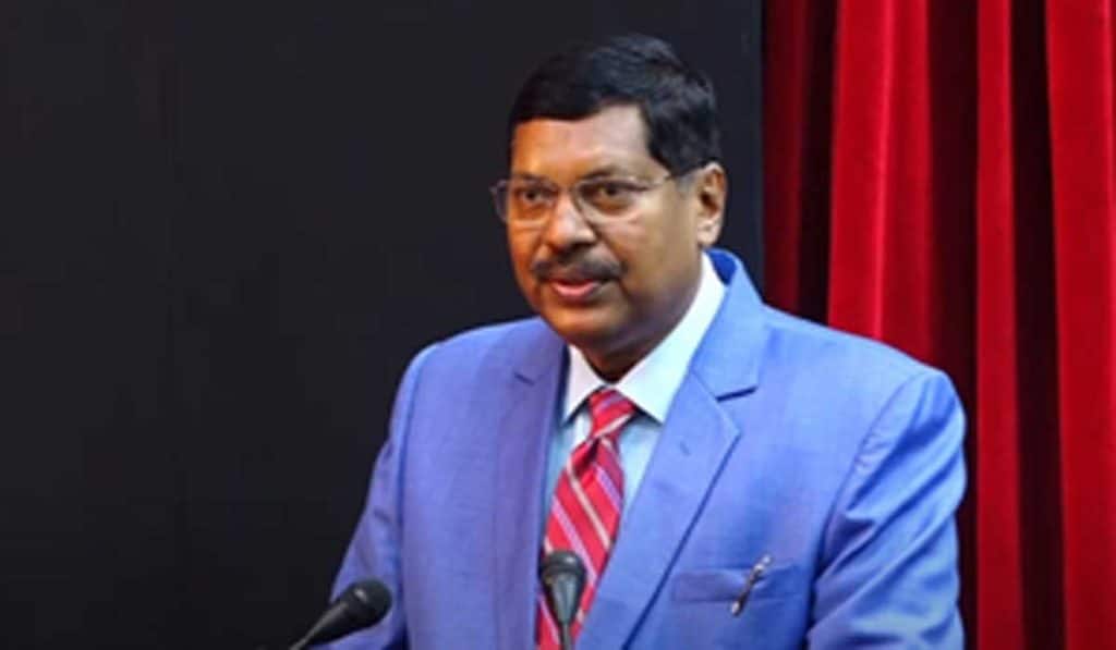 ಸಿಜೆಐ ಗವಾಯಿ ಮೇಲೆ ಶೂ ಎಸೆಯಲು ಮುಂದಾದ ವಕೀಲ — ನ್ಯಾಯಾಲಯದಲ್ಲಿ ಉದ್ವಿಗ್ನ ಘಟನೆ