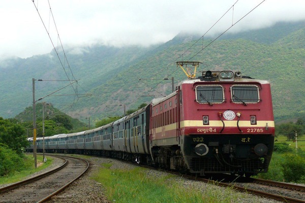 ಛಠ್ ಪೂಜಾ 2025: ಭಾರತೀಯ ರೈಲ್ವೆಯಿಂದ 1,500 ವಿಶೇಷ ರೈಲುಗಳ ವ್ಯವಸ್ಥೆ 🚆