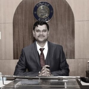 ಕಲಬುರಗಿ ಬಳಿ ಭೀಕರ ಕಾರು ಅಪಘಾತ: ಹಿರಿಯ ಐಎಎಸ್ ಅಧಿಕಾರಿ ಮಹಾಂತೇಶ್ ಬೀಳಗಿ ದುರ್ಮರಣ