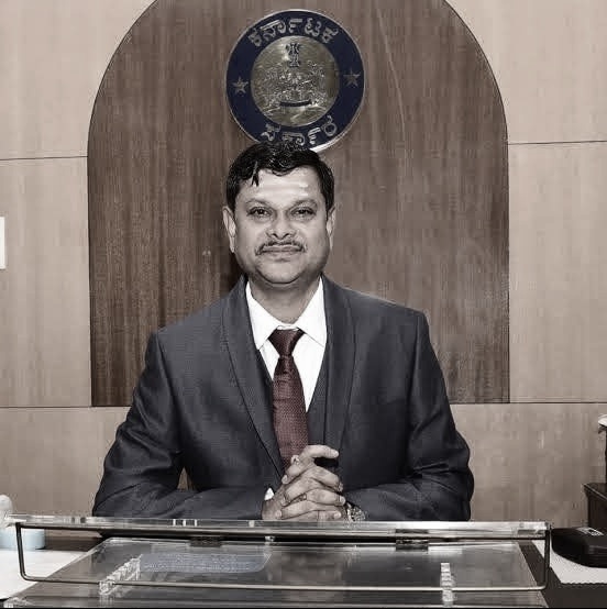 ಕಲಬುರಗಿ ಬಳಿ ಭೀಕರ ಕಾರು ಅಪಘಾತ: ಹಿರಿಯ ಐಎಎಸ್ ಅಧಿಕಾರಿ ಮಹಾಂತೇಶ್ ಬೀಳಗಿ ದುರ್ಮರಣ