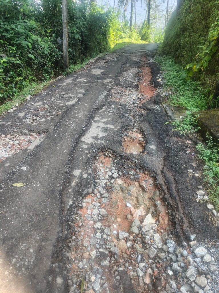 ನಿನ್ನೆಯ ಮಳೆಗೆ ಕೊಚ್ಚಿಹೋದ ಕುರುಂಜಿಭಾಗ್ ಬಸ್ಮಡ್ಕ ರಸ್ತೆ