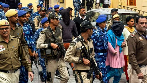 ದೆಹಲಿ ಸ್ಫೋಟ ಪ್ರಕರಣ: ಪುಲ್ವಾಮಾದ ಎಲೆಕ್ಟ್ರಿಷಿಯನ್ ಬಂಧನ, ‘ವೈಟ್-ಕಾಲರ್’ ಉಗ್ರರ ಜಾಲಕ್ಕೆ ಲಿಂಕ್!