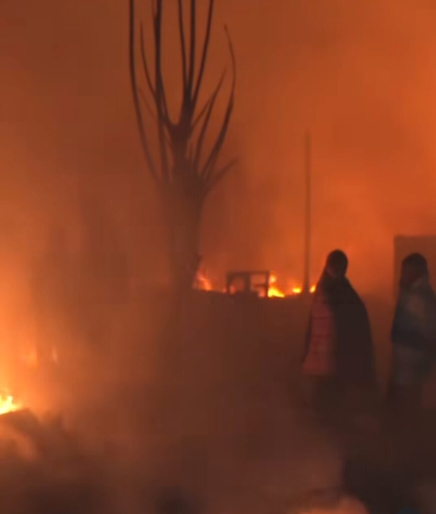 ದೆಹಲಿ ರಿಥಾಲಾ ಮೆಟ್ರೋ ನಿಲ್ದಾಣದ ಬಳಿ ಬೆಂಕಿ ಅವಘಡ – ಹಲವು ಗುಡಿಸಲುಗಳು ಭಸ್ಮ